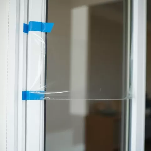 Jak zabezpieczyć okna przed remontem